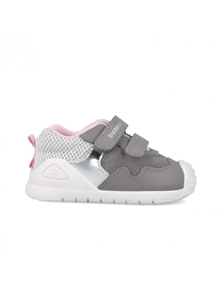 first-steps-sneakers-251110-a154