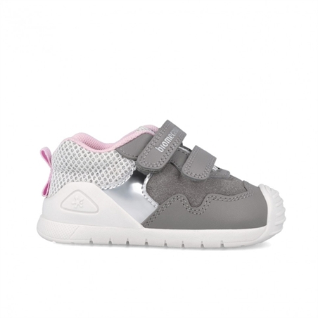 first-steps-sneakers-251110-a154