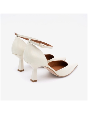 lucienne-zapato-de-vestir-de-mujer-de-pala-y-talon-con-pulsera-de-piel-perlada (2)
